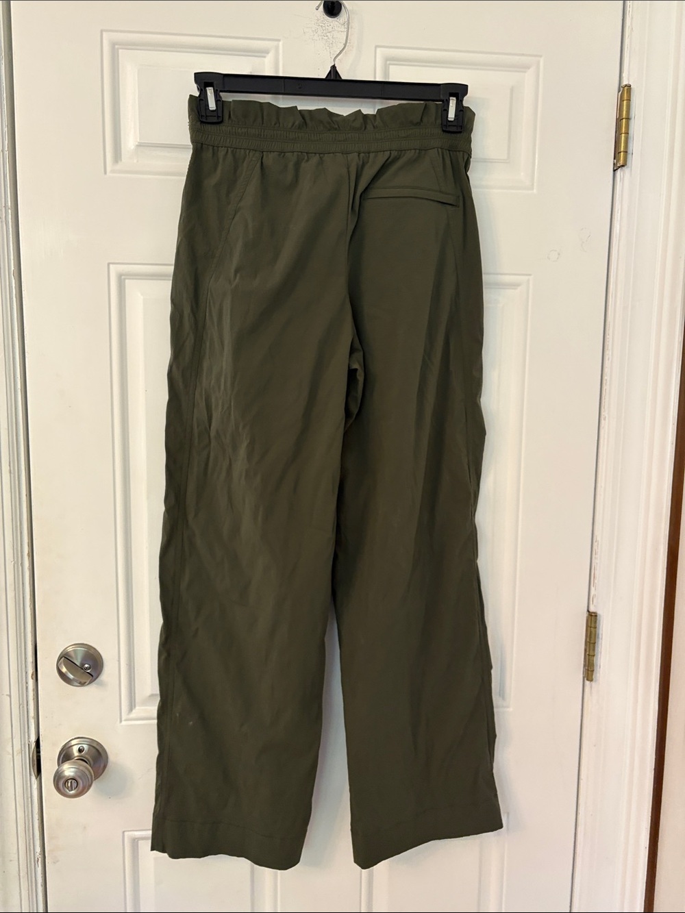 Athleta Trekkie High Rise Parachute Pant in Aspen Olive Size 4 - Picture 4 of 6